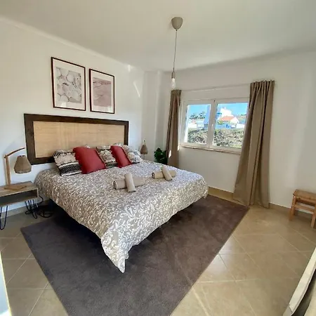 Holiday home Paraiso No Espartal - A Short Walk To The Beach!